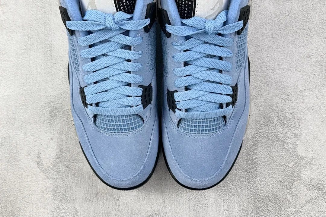 Air Jordan 4 Retro – University Blue Sneakers