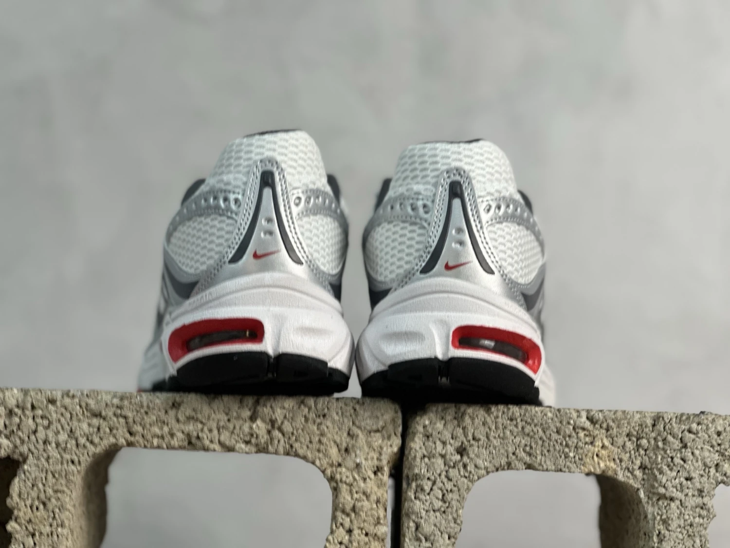 Nike Air Max Moto 2K – White, Metallic Silver, Black & Red