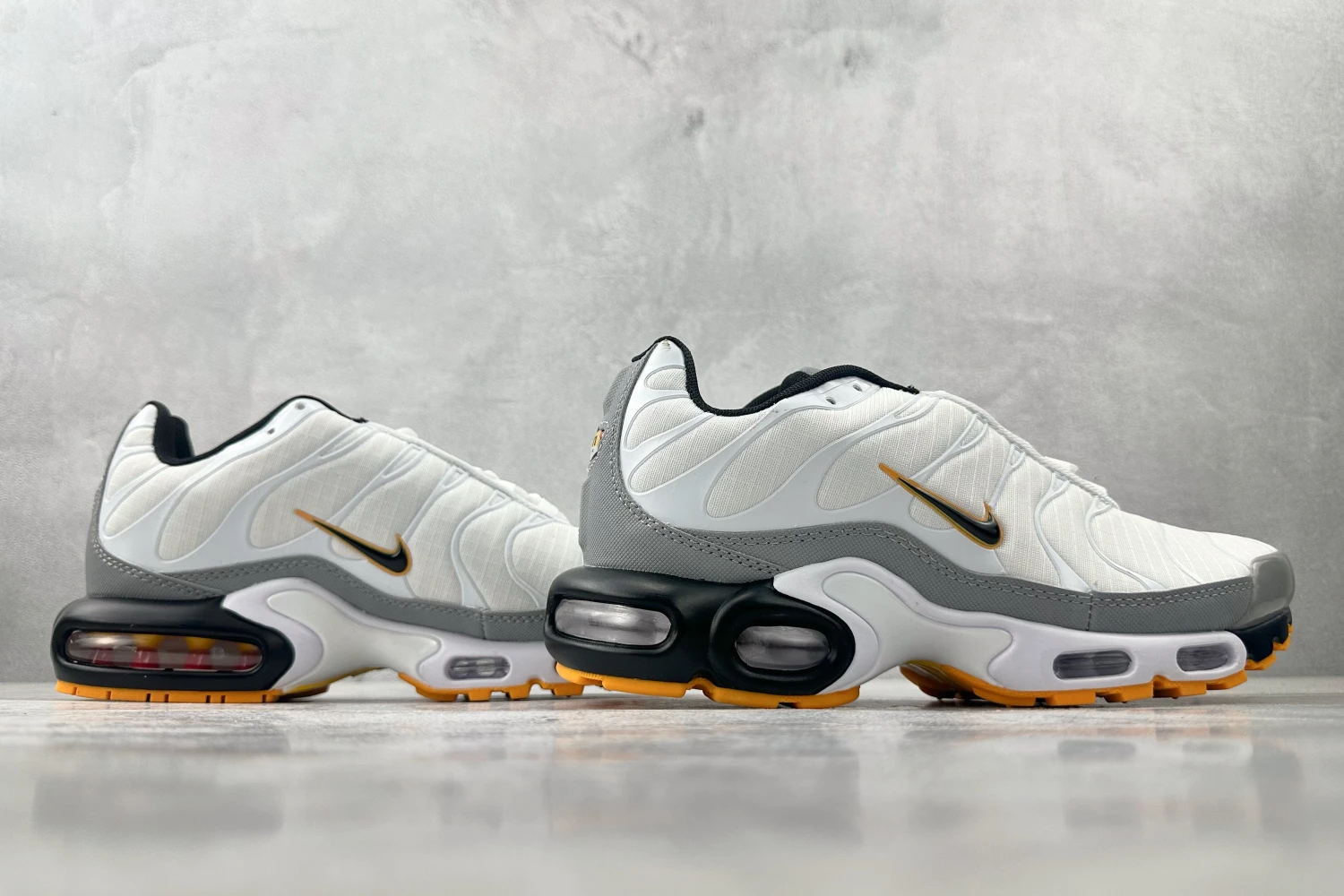 Nike Air Max Plus TN Premium – Triple White
