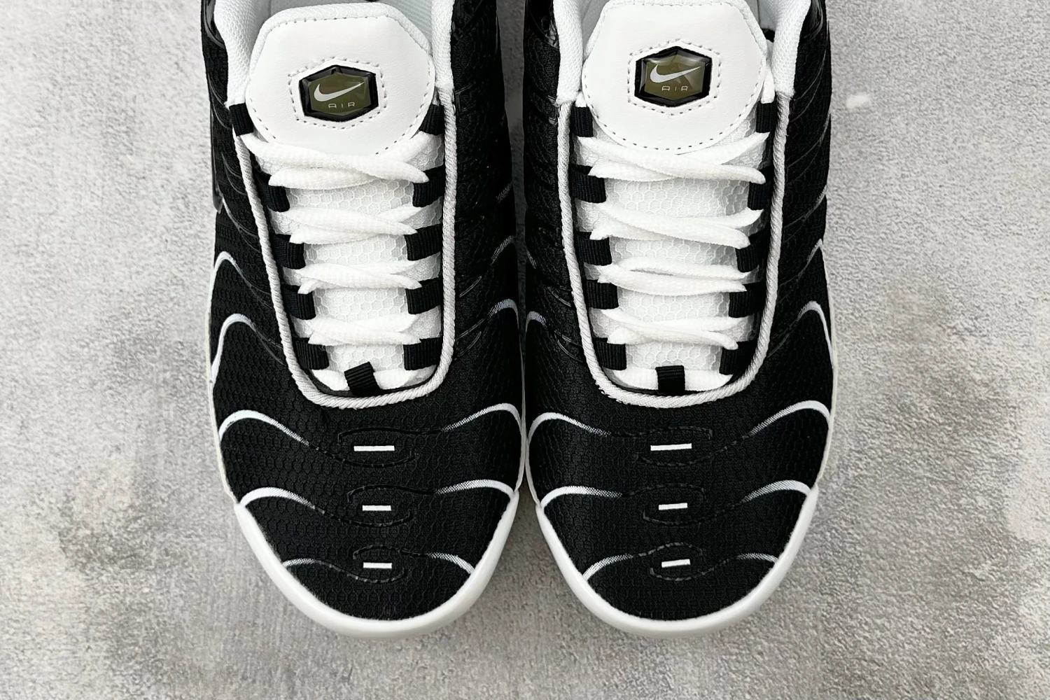 Nike Air Max Plus TN – Black / White