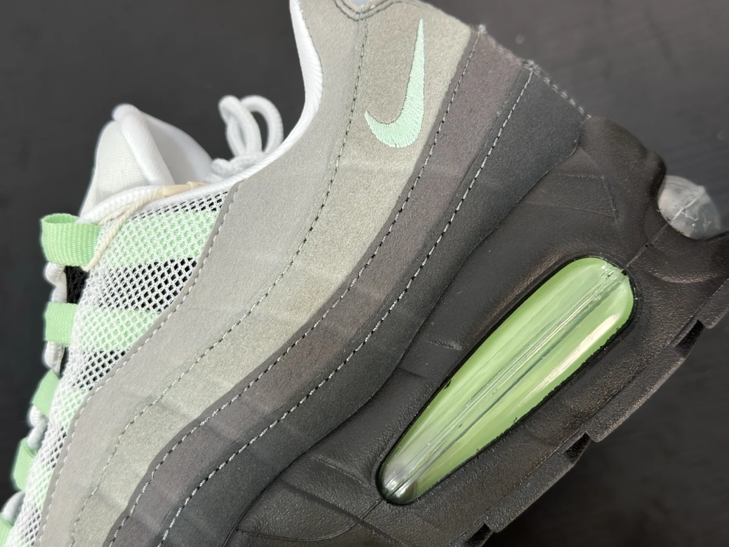 Nike Air Max 95 Sneakers – White / Grey / Anthracite / Mint Green