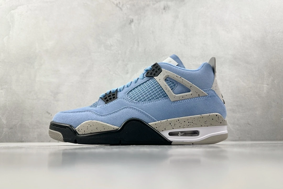 Air Jordan 4 Retro – University Blue Sneakers