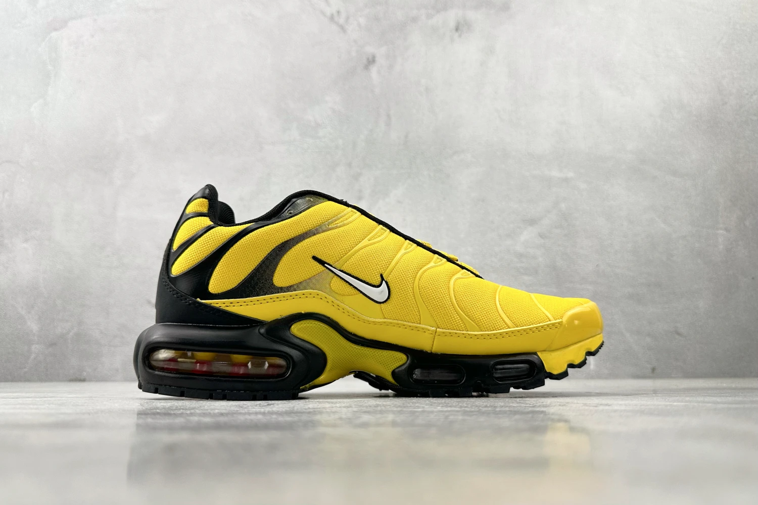 Nike Air Max Plus TN Yellow Black Sneakers