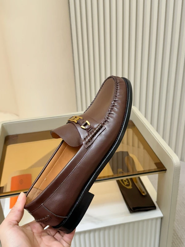 Rich Brown Tod's Men's Leather Chain Loafers