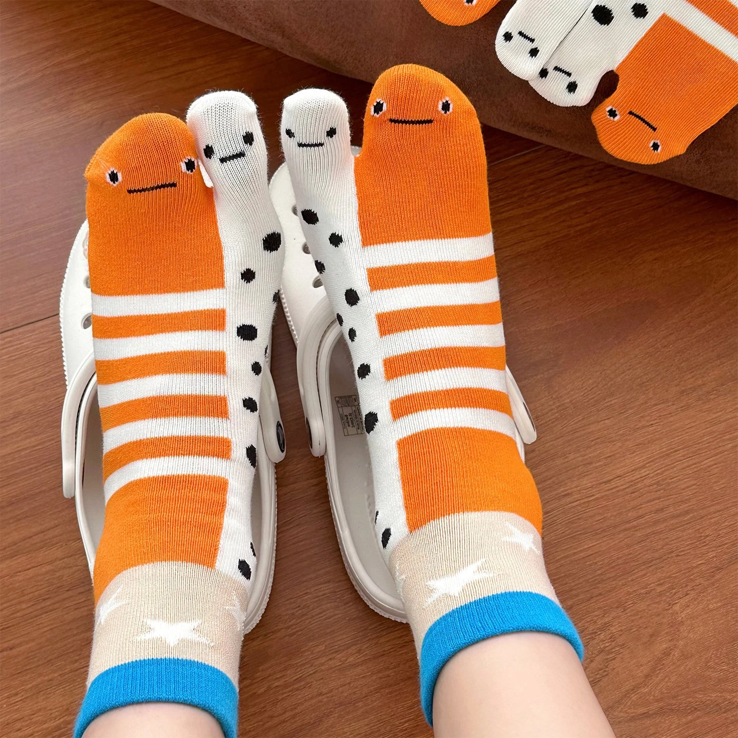 Funny Split-Toe Garden Eel Cartoon Socks for Women – Cute Mid-Calf Novelty Socks