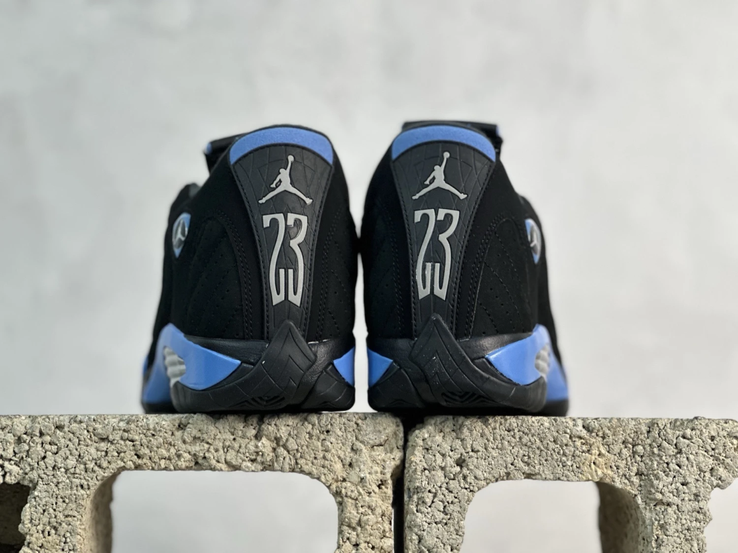Air Jordan 13 Retro – Black & University Blue Performance Sneakers