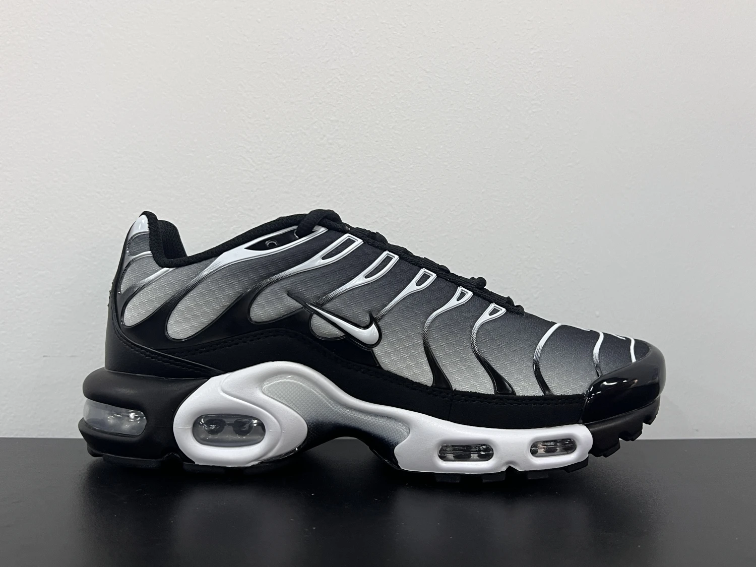 Nike Air Max Plus TN – Black & White