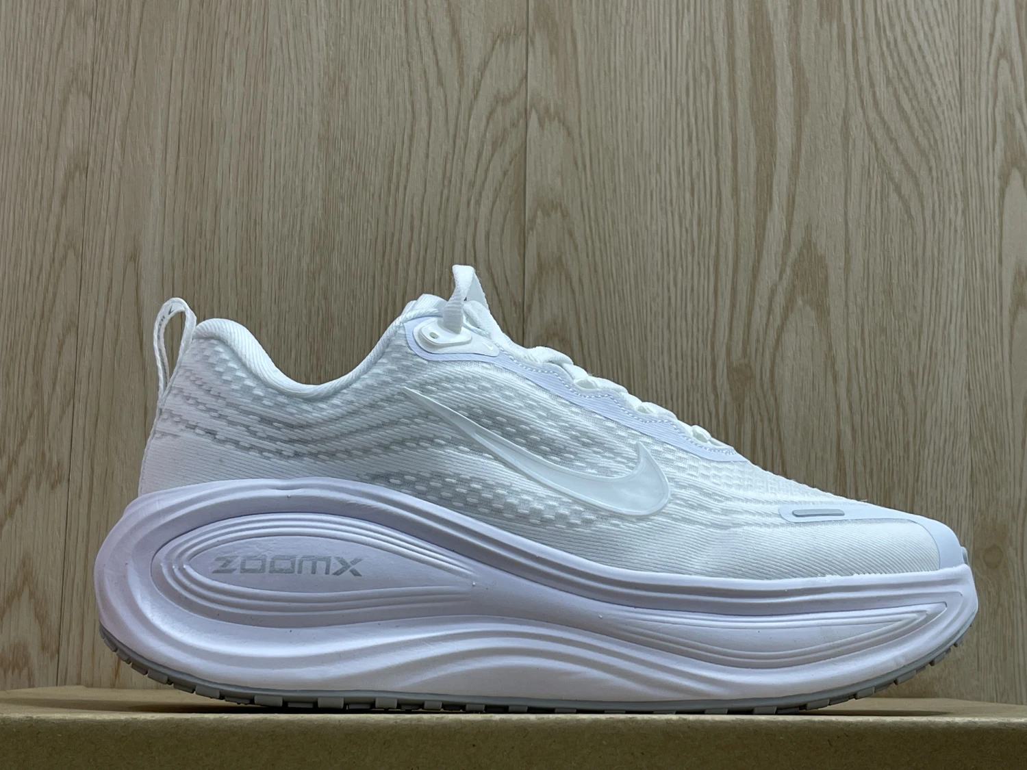 Nike Run Vomero Plus – Triple White