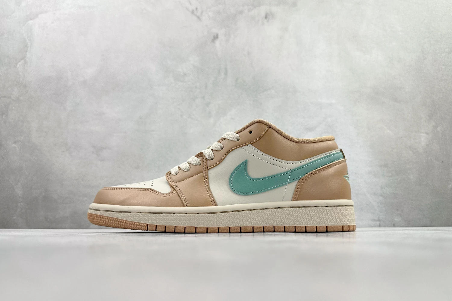 Air Jordan Low Sand Mint