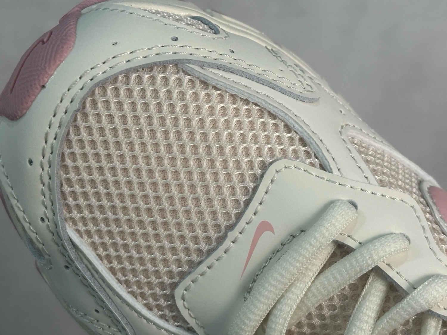Nike Vomero 20 Running Shoes – White, Pink & Silver