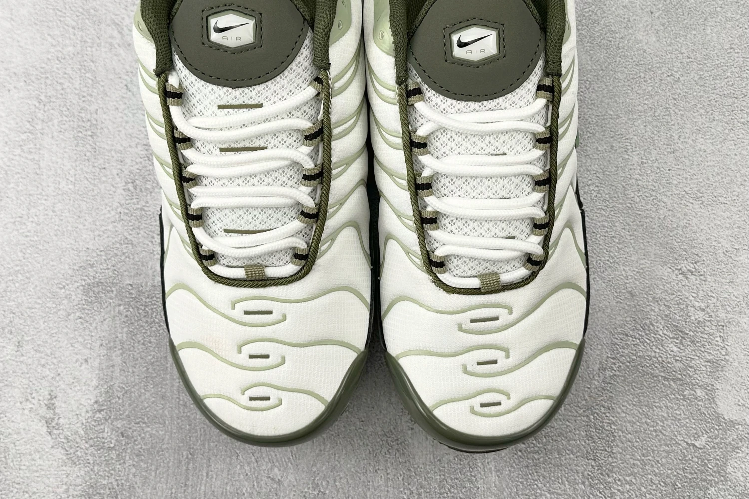 Nike Air Max Plus TN – White / Olive Green