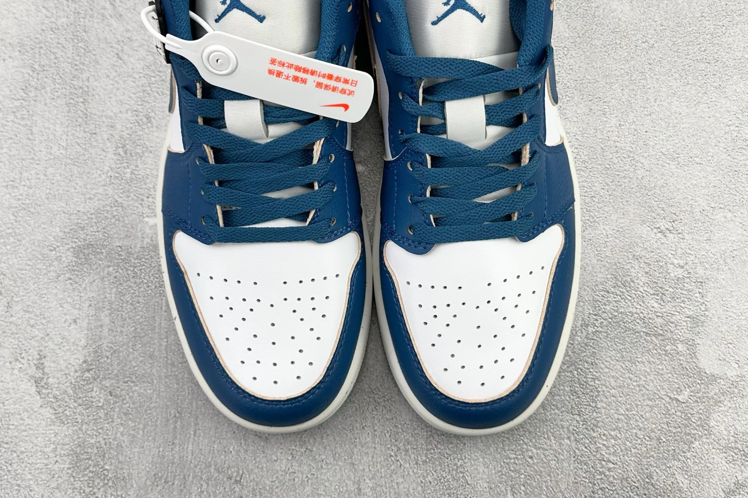 Jordan Low Sneaker – Royal Blue & White