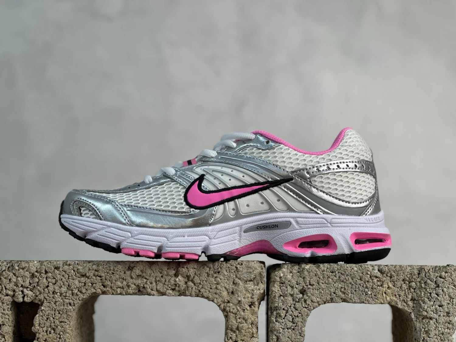 Nike Air Max Moto 2K – White, Metallic Silver & Pink