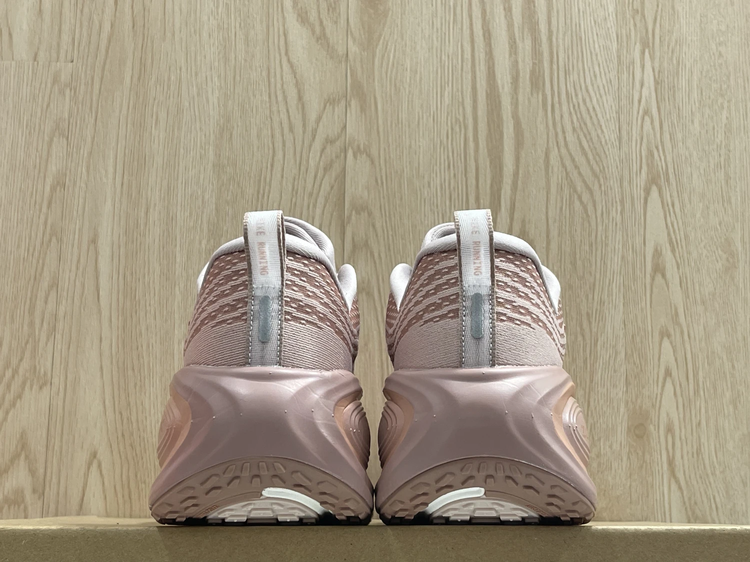 Nike Vomero Plus – Blush Pink / Soft Rose