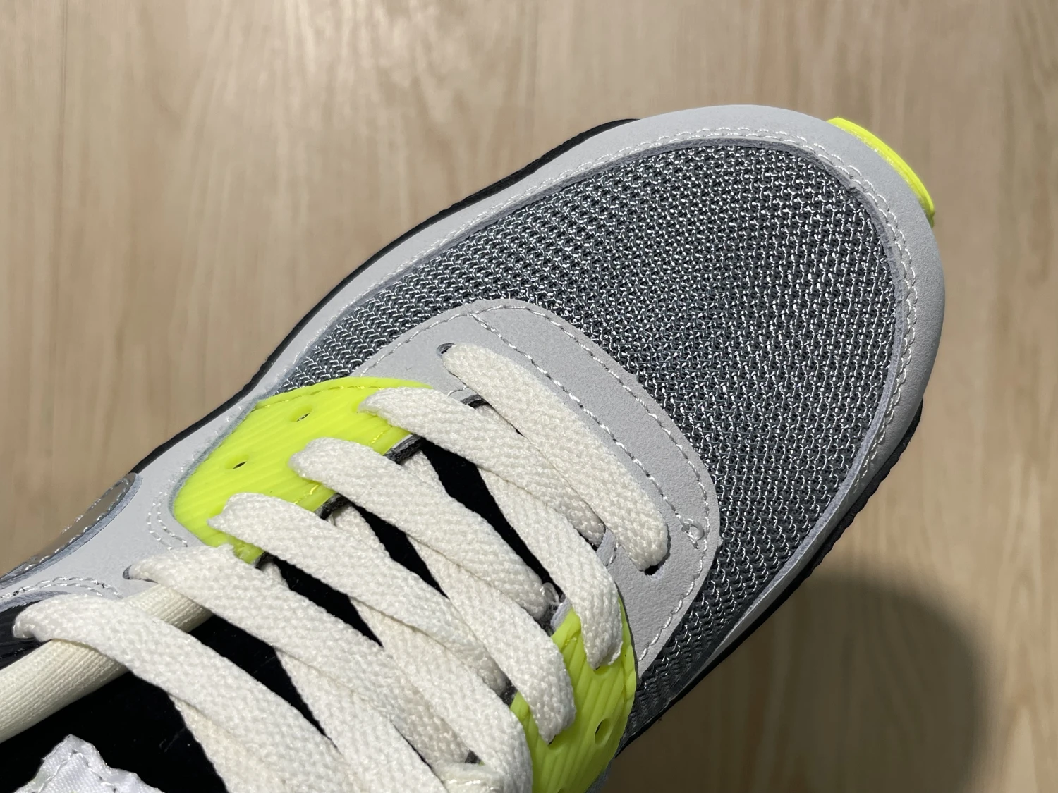 Nike Air Max 1 – Metallic Silver / Wolf Grey / Volt Yellow