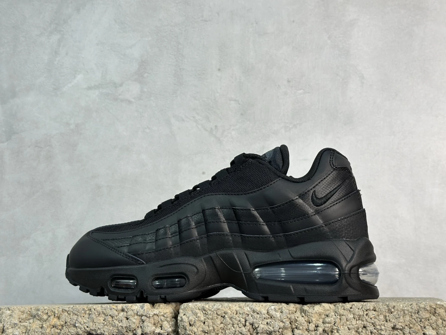 Nike Air Max 95 Sneakers – Triple Black