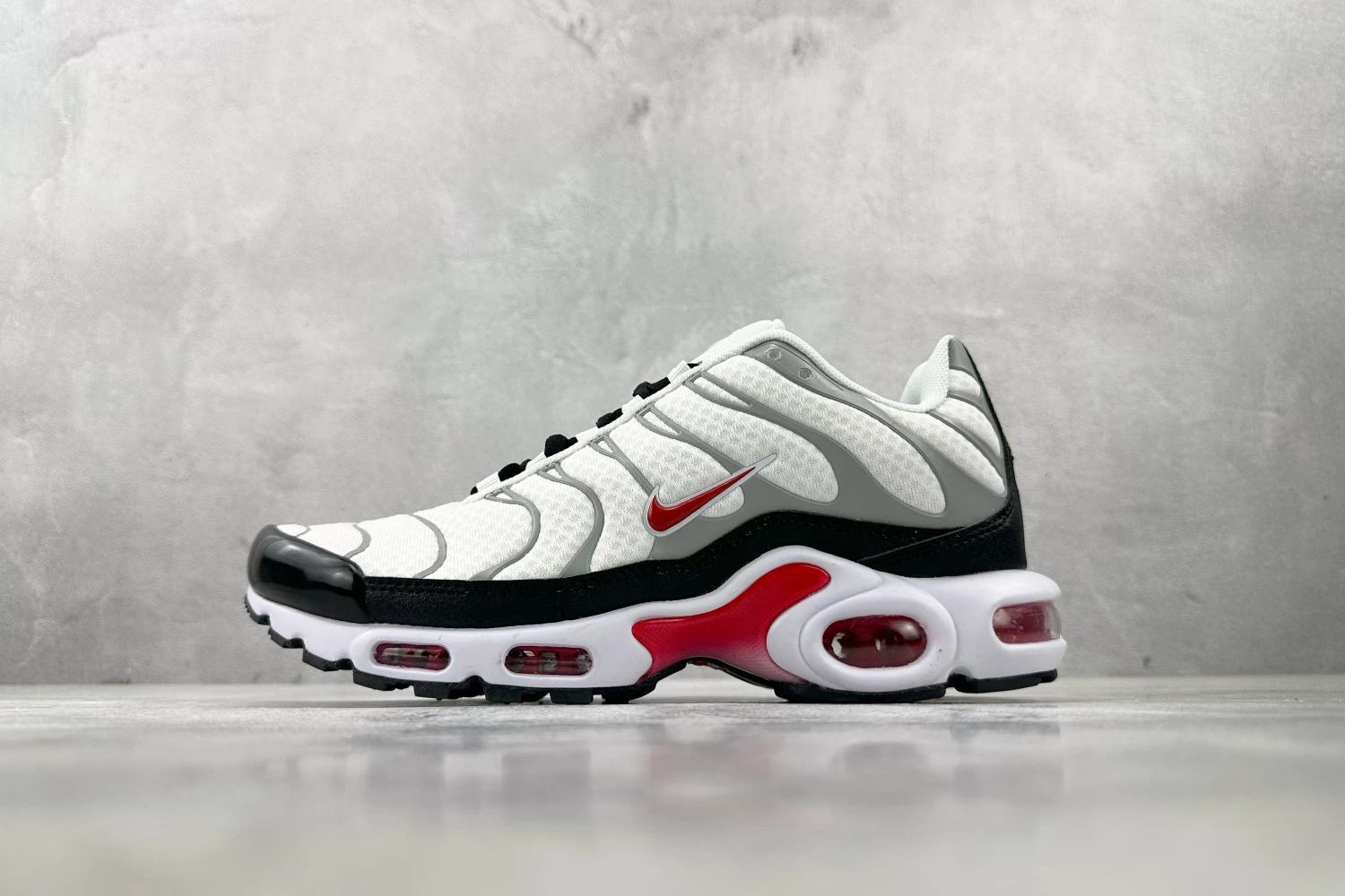 Nike Air Max Plus TN – White / Black / Red