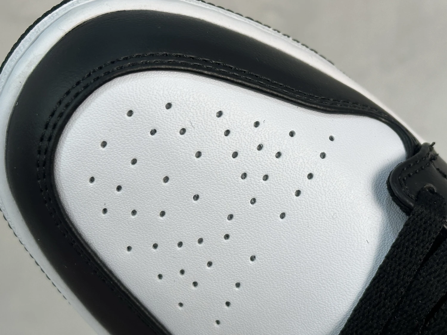 Air Jordan Low – Grey & White Edition