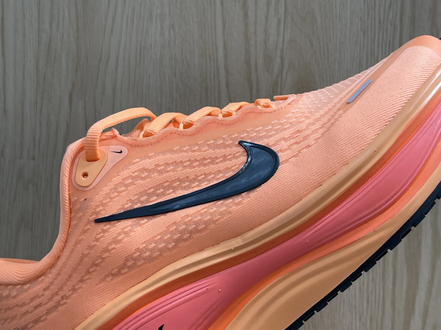Nike Run Vomero Plus – Sunset Orange / Black