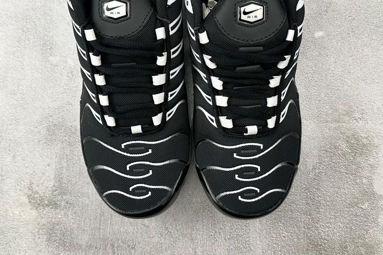 Nike Air Max Plus TN – Triple Black / White