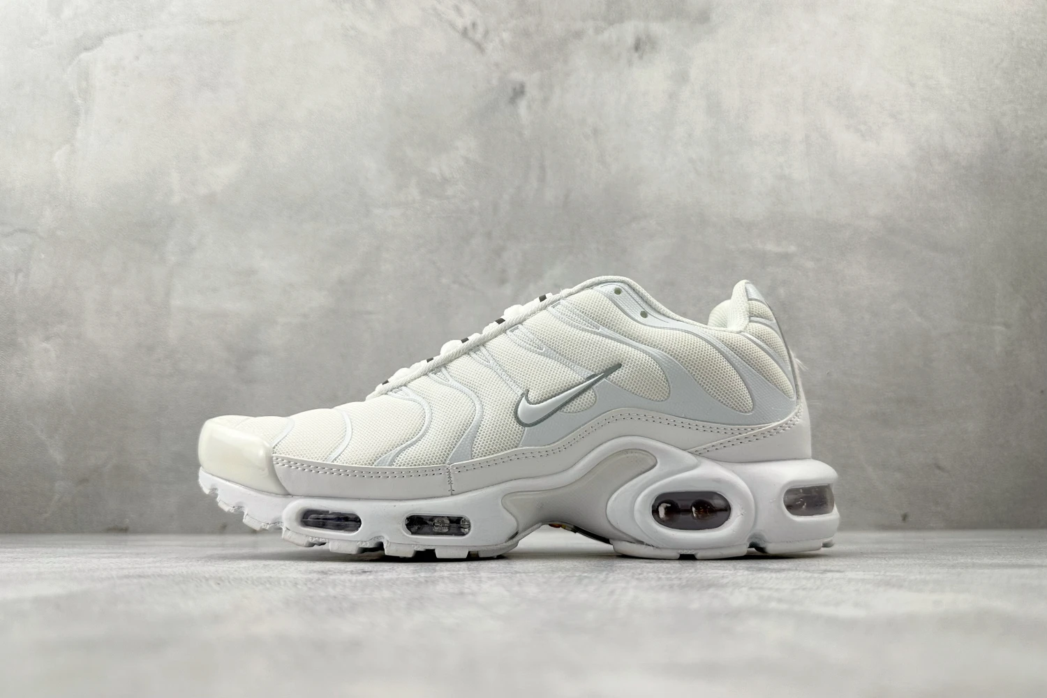 Nike Air Max Plus TN – Triple White / Light Grey