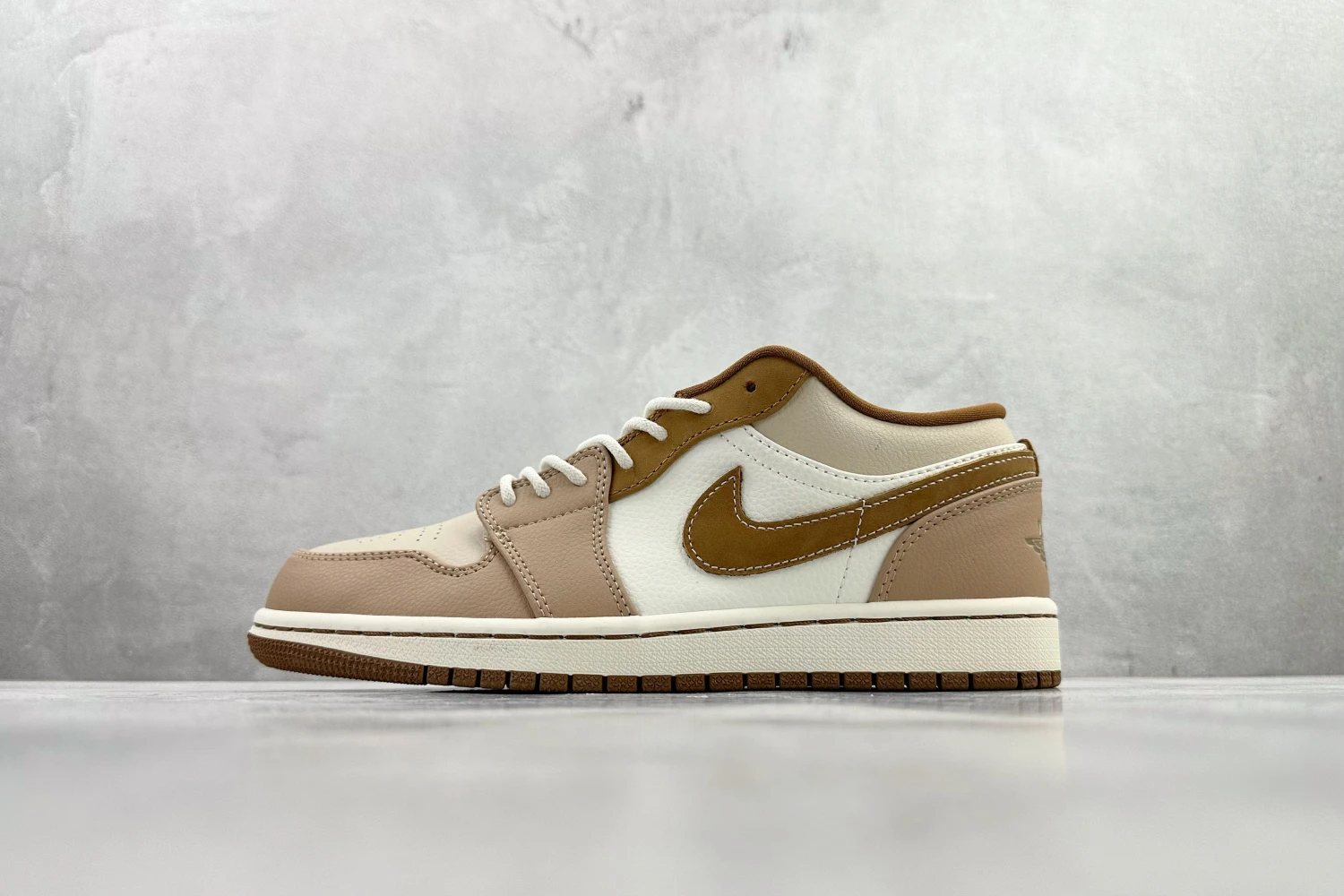 Air Jordan Low Sandstone Beige